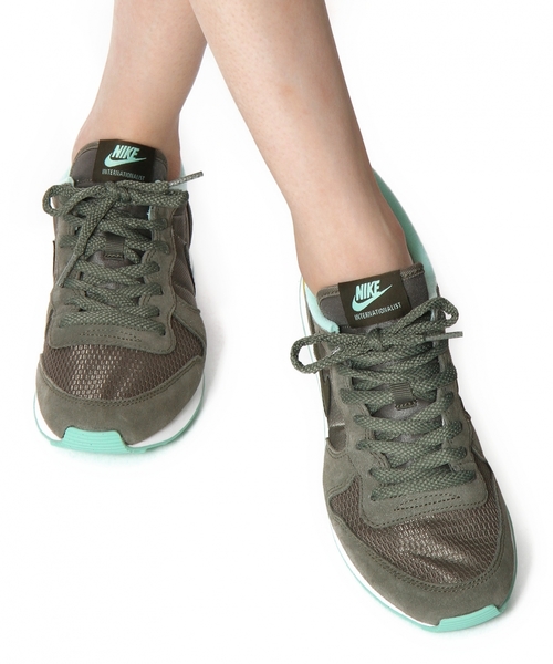Another Edition（アナザーエディション）の「NIKE INTERNATIONALIST ◆（スニーカー・レディース・ナチュラル/ダークグリーン・24cm/25cm/23cm）」の3枚目の写真