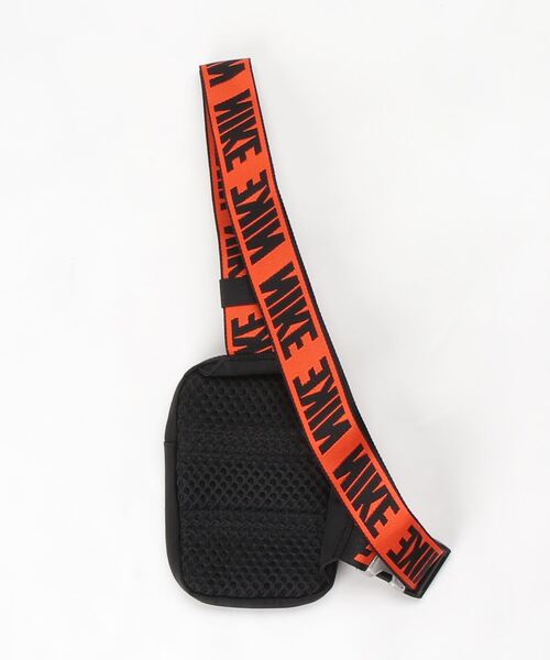 NIKE(ナイキ)の「NIKE/ナイキ ウエストバッグ エッセンシャルS BA5904-010(ボディバッグ/ウエストポーチ・メンズ・ブラック・FREE)」の2枚目の写真