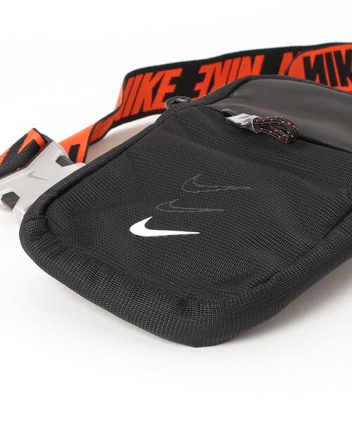 NIKE(ナイキ)の「NIKE/ナイキ ウエストバッグ エッセンシャルS BA5904-010(ボディバッグ/ウエストポーチ・メンズ・ブラック・FREE)」の3枚目の写真
