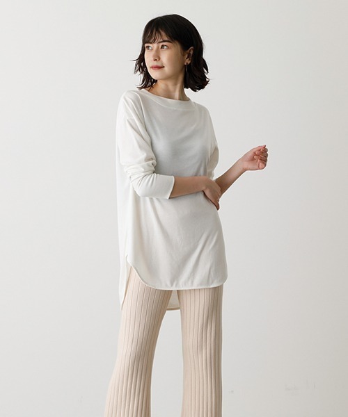 AZUL by moussy（アズールバイマウジー）の「BACK BUTTON LONG T/バックボタンロングTシャツ（Tシャツ/カットソー・レディース・ブラック/ベージュ/オフホワイト/ライトカーキ・SMALL/MEDIUM）」の2枚目の写真