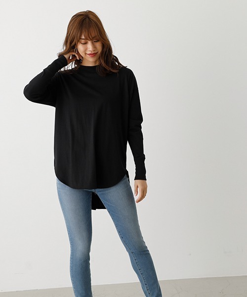 AZUL by moussy（アズールバイマウジー）の「BACK BUTTON LONG T/バックボタンロングTシャツ（Tシャツ/カットソー・レディース・ブラック/ベージュ/オフホワイト/ライトカーキ・SMALL/MEDIUM）」の3枚目の写真