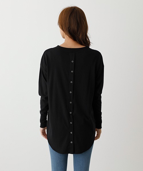 AZUL by moussy（アズールバイマウジー）の「BACK BUTTON LONG T/バックボタンロングTシャツ（Tシャツ/カットソー・レディース・ブラック/ベージュ/オフホワイト/ライトカーキ・SMALL/MEDIUM）」の22枚目の写真