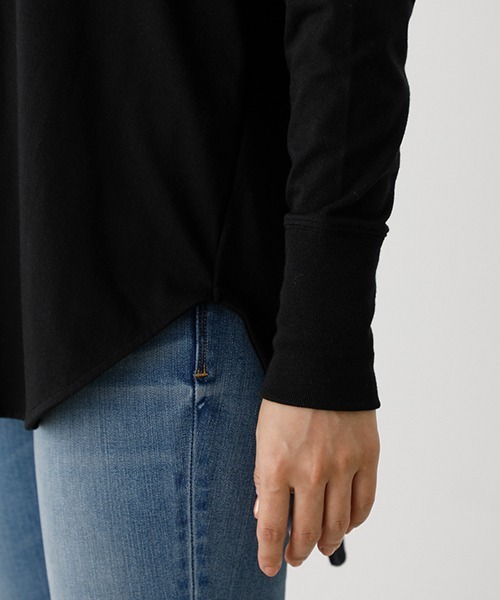AZUL by moussy（アズールバイマウジー）の「BACK BUTTON LONG T/バックボタンロングTシャツ（Tシャツ/カットソー・レディース・ブラック/ベージュ/オフホワイト/ライトカーキ・SMALL/MEDIUM）」の19枚目の写真
