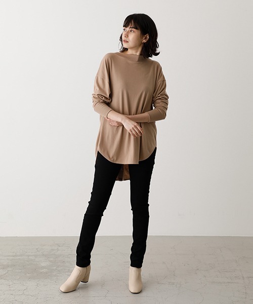 AZUL by moussy（アズールバイマウジー）の「BACK BUTTON LONG T/バックボタンロングTシャツ（Tシャツ/カットソー・レディース・ブラック/ベージュ/オフホワイト/ライトカーキ・SMALL/MEDIUM）」の18枚目の写真