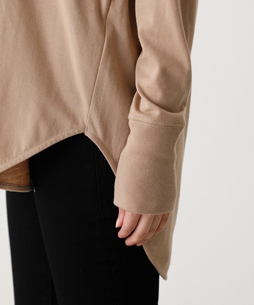 AZUL by moussy（アズールバイマウジー）の「BACK BUTTON LONG T/バックボタンロングTシャツ（Tシャツ/カットソー・レディース・ブラック/ベージュ/オフホワイト/ライトカーキ・SMALL/MEDIUM）」の11枚目の写真