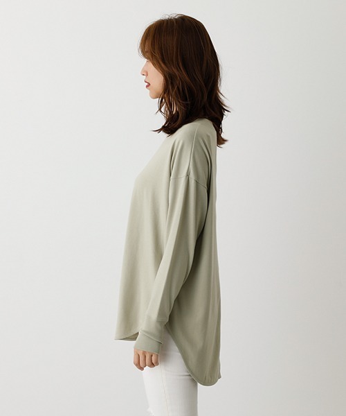 AZUL by moussy（アズールバイマウジー）の「BACK BUTTON LONG T/バックボタンロングTシャツ（Tシャツ/カットソー・レディース・ブラック/ベージュ/オフホワイト/ライトカーキ・SMALL/MEDIUM）」の7枚目の写真