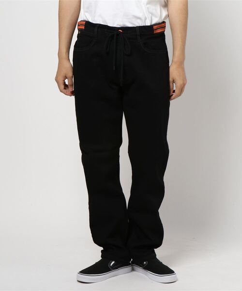 Blue Standard (ブルースタンダード)の「【BLUE STANDARD】WARMデニム 脇リブ仕様 あったかデニムパンツ(デニムパンツ・メンズ・ブルー系その他/ブラック/ブルー・MEDIUM/LARGE/X-LARGE)」の1枚目の写真