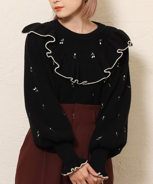 one after another NICE CLAUP（ワンアフターアナザーナイスクラップ）の「刺繍フリルニット（ニット/セーター・レディース・ブラック/オフホワイト/ラベンダー・FREE）」の3枚目の写真