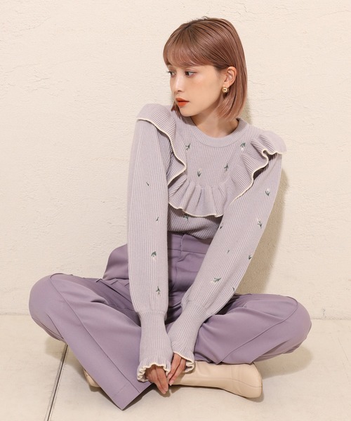 one after another NICE CLAUP（ワンアフターアナザーナイスクラップ）の「刺繍フリルニット（ニット/セーター・レディース・ブラック/オフホワイト/ラベンダー・FREE）」の8枚目の写真