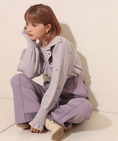 one after another NICE CLAUP（ワンアフターアナザーナイスクラップ）の「刺繍フリルニット（ニット/セーター・レディース・ブラック/オフホワイト/ラベンダー・FREE）」の9枚目の写真