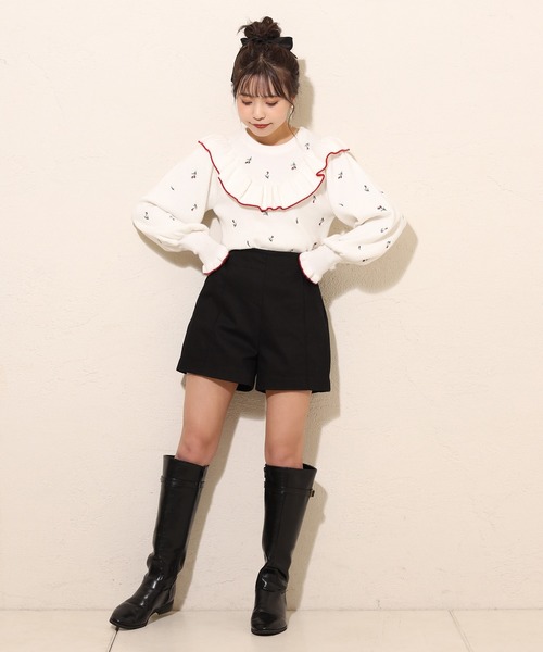 one after another NICE CLAUP（ワンアフターアナザーナイスクラップ）の「刺繍フリルニット（ニット/セーター・レディース・ブラック/オフホワイト/ラベンダー・FREE）」の12枚目の写真