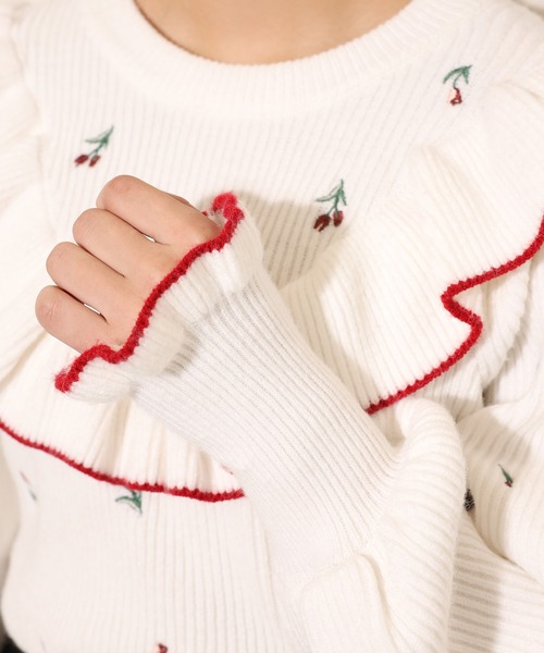 one after another NICE CLAUP（ワンアフターアナザーナイスクラップ）の「刺繍フリルニット（ニット/セーター・レディース・ブラック/オフホワイト/ラベンダー・FREE）」の11枚目の写真