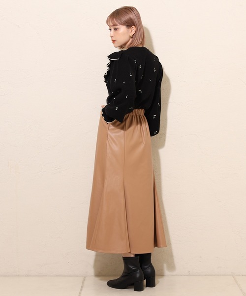 one after another NICE CLAUP（ワンアフターアナザーナイスクラップ）の「刺繍フリルニット（ニット/セーター・レディース・ブラック/オフホワイト/ラベンダー・FREE）」の21枚目の写真