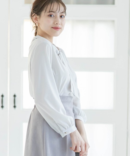 12Twelve Agenda(トゥエルブ アジェンダ)の「2WAYボウデザインブラウス(シャツ/ブラウス・レディース・ライトグレー/ピンクベージュ/ブラウン/ブラック・M)」の6枚目の写真
