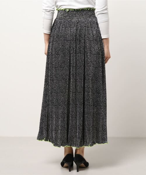 Q（キュー）の「バイカラーマイクロプリーツフラワースカート（スカート・レディース・ブラック/アイボリー・MEDIUM）」の6枚目の写真