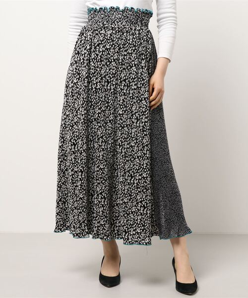 Q（キュー）の「バイカラーマイクロプリーツフラワースカート（スカート・レディース・ブラック/アイボリー・MEDIUM）」の8枚目の写真