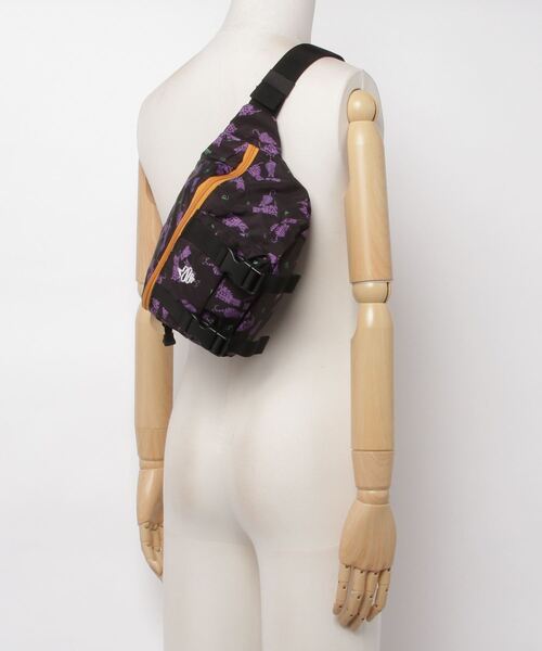 ALDIES(アールディーズ)の「Sweetest Waist Bag / スウィーテストウエストバッグ(ボディバッグ/ウエストポーチ・メンズ・レッド/ブラック/ブルー・FREE)」の4枚目の写真