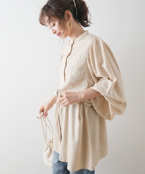 Futier land(フューティアランド)の「刺繍バンドカラーシャツ(シャツ/ブラウス・レディース・ライトカーキ/アイボリー/ブルー/ブラック・FREE)」の9枚目の写真