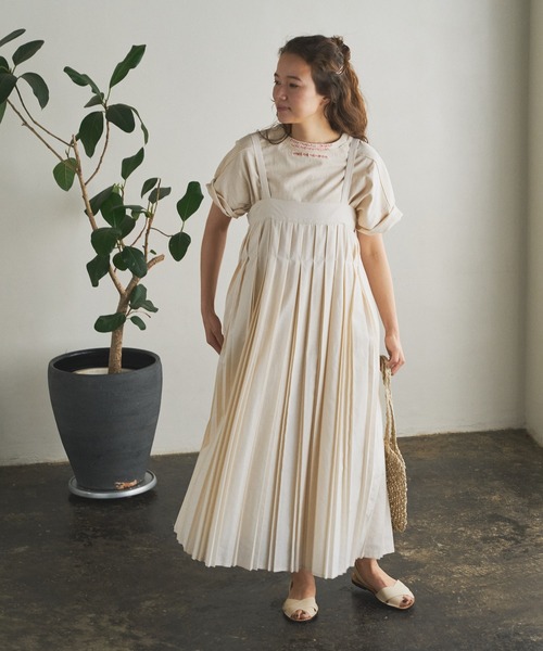 PUAL CE CIN（ピュアルセシン）の「親子プリーツ吊りワンピース（ワンピース・レディース・チャコールグレー/アイボリー・FREE）」の2枚目の写真