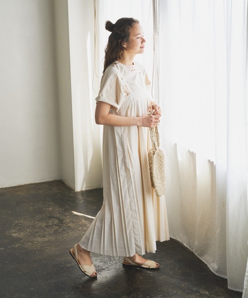 PUAL CE CIN（ピュアルセシン）の「親子プリーツ吊りワンピース（ワンピース・レディース・チャコールグレー/アイボリー・FREE）」の3枚目の写真