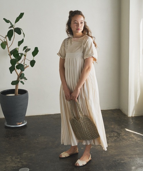 PUAL CE CIN（ピュアルセシン）の「親子プリーツ吊りワンピース（ワンピース・レディース・チャコールグレー/アイボリー・FREE）」の6枚目の写真