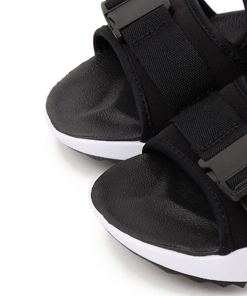 NIKE(ナイキ)の「NIKE:キャニオンサンダル(サンダル・レディース・ブラック/ホワイト・24/25/23/26)」の3枚目の写真