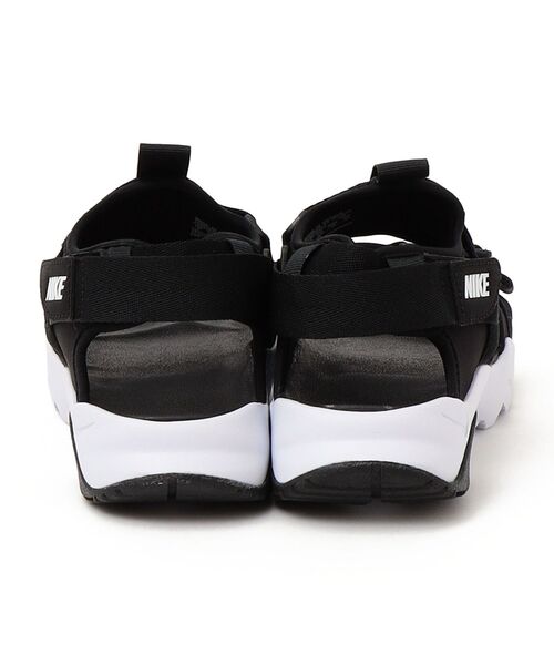 NIKE(ナイキ)の「NIKE:キャニオンサンダル(サンダル・レディース・ブラック/ホワイト・24/25/23/26)」の5枚目の写真