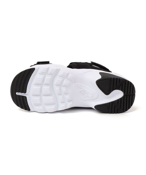 NIKE(ナイキ)の「NIKE:キャニオンサンダル(サンダル・レディース・ブラック/ホワイト・24/25/23/26)」の7枚目の写真