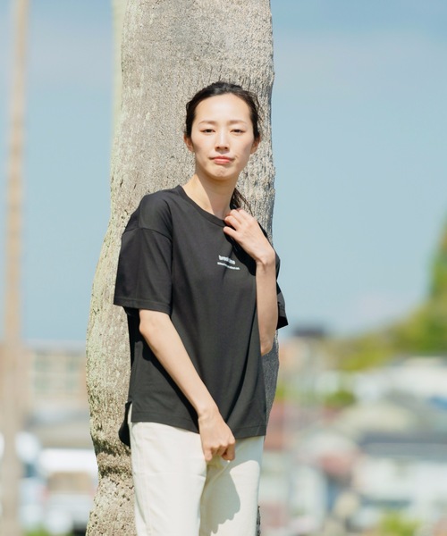 LB/S （エルビーエス）の「汗染み防止加工　二段ロゴ　前後差　サイドスリット　プリントＴシャツ（Tシャツ/カットソー・レディース・ホワイト/ブラック/ダークパープル・MEDIUM/LARGE）」の22枚目の写真