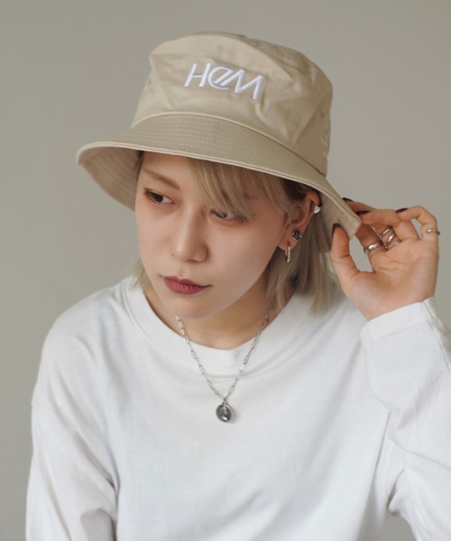 HeM（ヘム）の「【 HeM / ヘム 】 フロント ロゴ 刺繍 バケットハット（ハット・メンズ・ホワイト/ブラック/ベージュ/ホワイト系その他/ブラック系その他/ネイビー系1・FREE）」の5枚目の写真