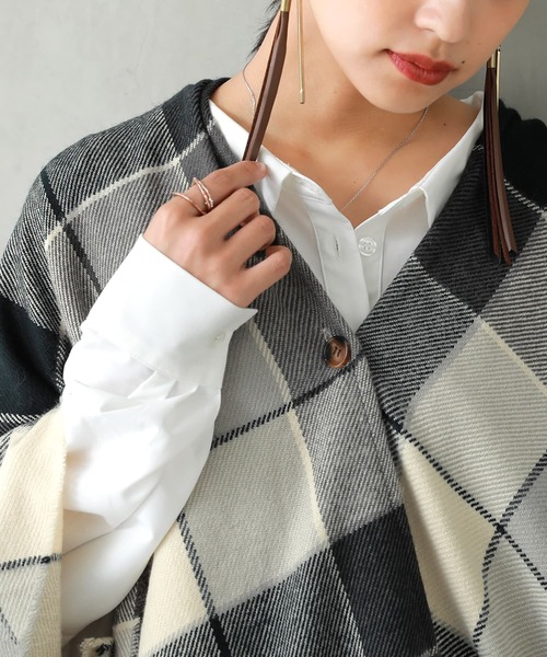 osharewalker（オシャレウォーカー）の「『チェック柄ストールポンチョ』（ポンチョ・レディース・アイボリー/ダークブルー/ブラック×グリーン・FREE）」の14枚目の写真