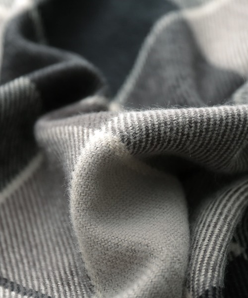 osharewalker（オシャレウォーカー）の「『チェック柄ストールポンチョ』（ポンチョ・レディース・アイボリー/ダークブルー/ブラック×グリーン・FREE）」の8枚目の写真