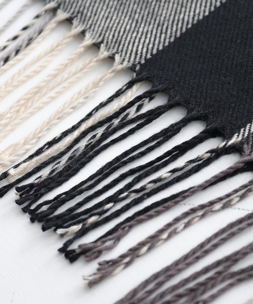 osharewalker（オシャレウォーカー）の「『チェック柄ストールポンチョ』（ポンチョ・レディース・アイボリー/ダークブルー/ブラック×グリーン・FREE）」の12枚目の写真