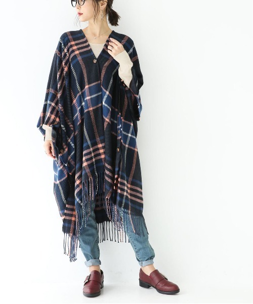 osharewalker（オシャレウォーカー）の「『チェック柄ストールポンチョ』（ポンチョ・レディース・アイボリー/ダークブルー/ブラック×グリーン・FREE）」の19枚目の写真