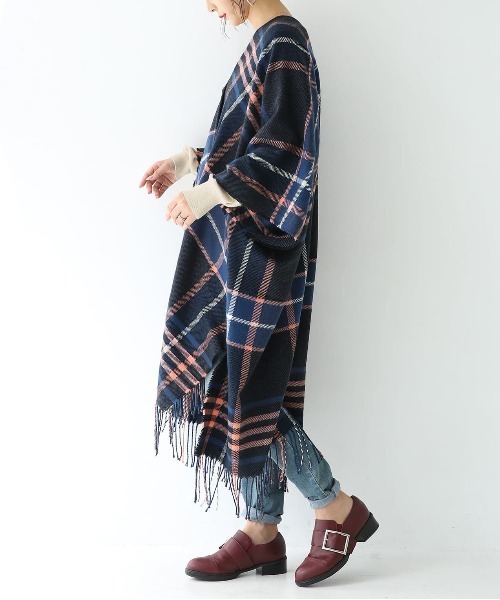 osharewalker（オシャレウォーカー）の「『チェック柄ストールポンチョ』（ポンチョ・レディース・アイボリー/ダークブルー/ブラック×グリーン・FREE）」の20枚目の写真