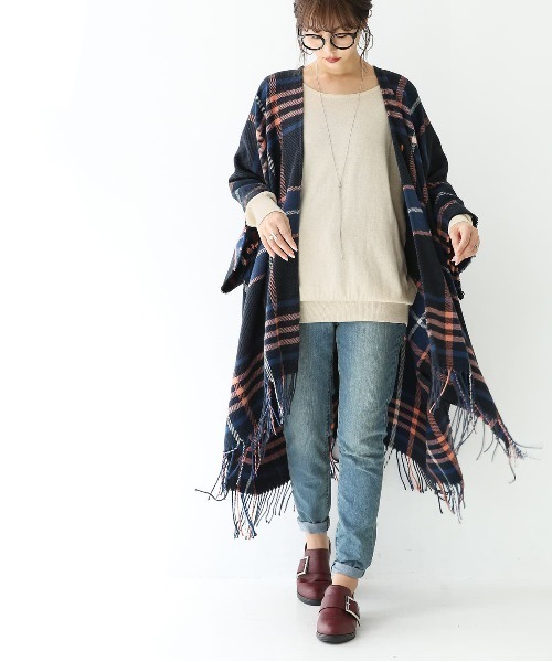 osharewalker（オシャレウォーカー）の「『チェック柄ストールポンチョ』（ポンチョ・レディース・アイボリー/ダークブルー/ブラック×グリーン・FREE）」の22枚目の写真
