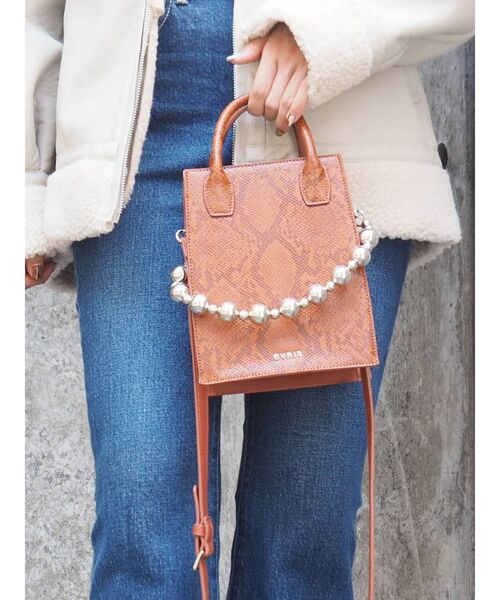 EVRIS（エヴリス）の「ボールチェーンスクエアショルダーBAG（ショルダーバッグ・レディース・ブラック/ベージュ/ブラウン・FREE）」の19枚目の写真