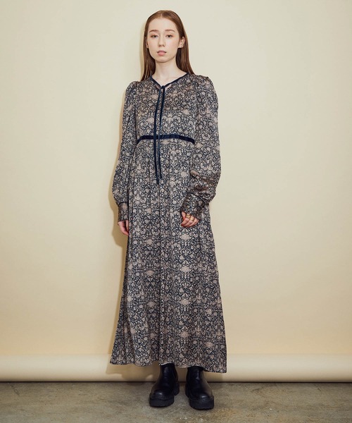 MADEMOISELLE ROPE'(マドモアゼル ロペ)の「花柄ベロアリボンワンピース(ワンピース・レディース・ブルー系その他/レッド系その他2・36/38)」の7枚目の写真