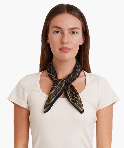 CHAN LUU(チャンルー)の「花柄 バンダナ/スカーフ DF-SC-118(ストール/ショール・レディース・ブラック/アイボリー/マルーン・フリー)」の7枚目の写真