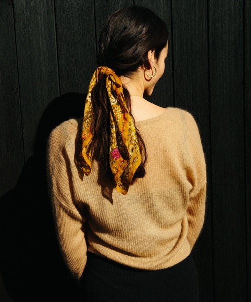 CHAN LUU(チャンルー)の「花柄 バンダナ/スカーフ DF-SC-118(ストール/ショール・レディース・ブラック/アイボリー/マルーン・フリー)」の6枚目の写真