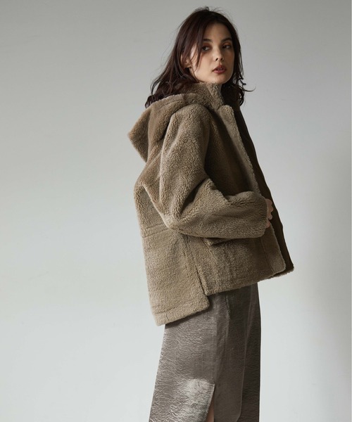 OUVRAGE CLASSE(ウヴラージュクラス)の「【SMUK/スムーク】エコファーフードジャケット(その他アウター・レディース・ベージュ/アイボリー・FREE)」の2枚目の写真