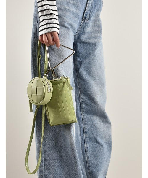 MONICA(モニカ)の「トライアングル3連マルチショルダーバッグ(ショルダーバッグ・レディース・ブラック/ベージュ/アイボリー/キャメル/グリーン/ライラック/ブルー/ピンク/ネイビー/パープル・FREE)」の5枚目の写真