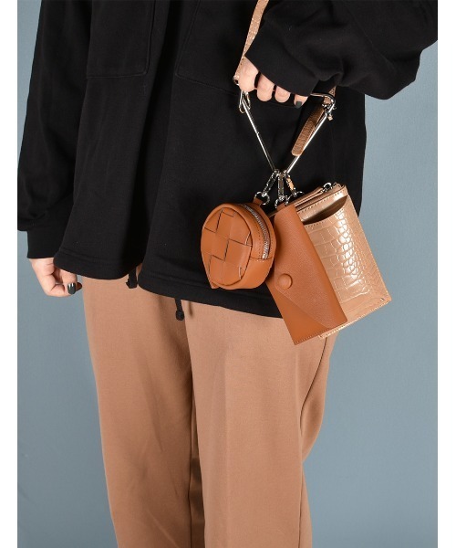 MONICA(モニカ)の「トライアングル3連マルチショルダーバッグ(ショルダーバッグ・レディース・ブラック/ベージュ/アイボリー/キャメル/グリーン/ライラック/ブルー/ピンク/ネイビー/パープル・FREE)」の15枚目の写真