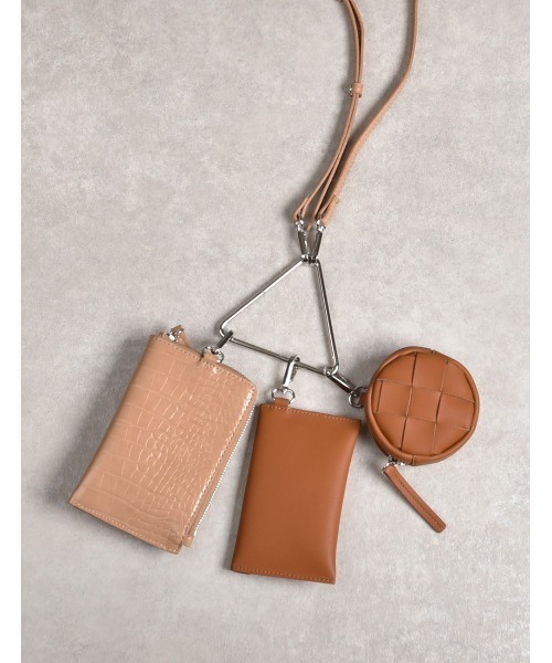 MONICA(モニカ)の「トライアングル3連マルチショルダーバッグ(ショルダーバッグ・レディース・ブラック/ベージュ/アイボリー/キャメル/グリーン/ライラック/ブルー/ピンク/ネイビー/パープル・FREE)」の16枚目の写真