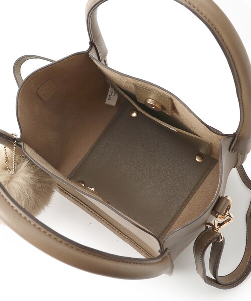 DRESKIP（ドレスキップ）の「◆ファーチャーム付2WAYスクエアトート（トートバッグ・レディース・ブラック/グレー/ブラウン系その他・00）」の8枚目の写真