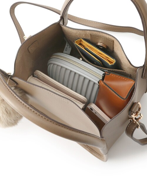 DRESKIP（ドレスキップ）の「◆ファーチャーム付2WAYスクエアトート（トートバッグ・レディース・ブラック/グレー/ブラウン系その他・00）」の9枚目の写真