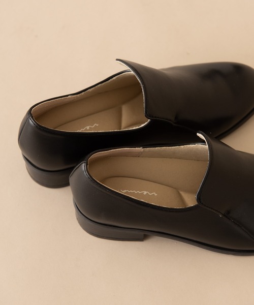 NEUNA（ヌナ）の「ヴィーガンレザー/シンプルステッチローファー（ローファー・レディース・ホワイト/ブラック・SMALL/MEDIUM/LARGE）」の11枚目の写真