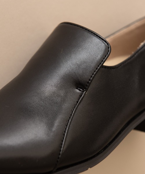 NEUNA（ヌナ）の「ヴィーガンレザー/シンプルステッチローファー（ローファー・レディース・ホワイト/ブラック・SMALL/MEDIUM/LARGE）」の5枚目の写真