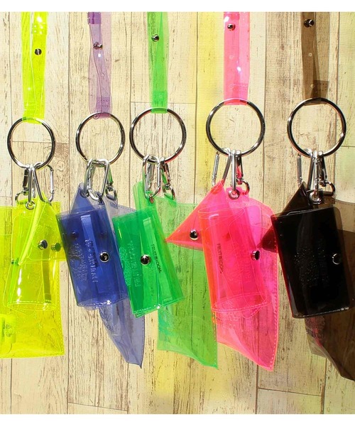 FRUIT OF THE LOOM（フルーツオブザルーム）の「FRUIT OF THE LOOM　PVC COLOR ショルダーストラップマルチポーチ（ショルダーバッグ・レディース・パープル/ブラウン/ピンク/イエロー/グリーン・FREE）」の6枚目の写真