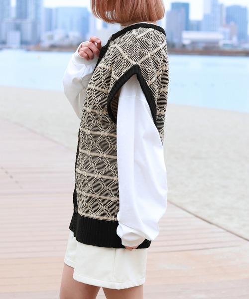 PairPair(ペアペア)の「ジャガードニットベスト(ユニセックス)(ベスト・レディース・ブラック/オレンジ/ブルー・MEDIUM/LARGE)」の6枚目の写真